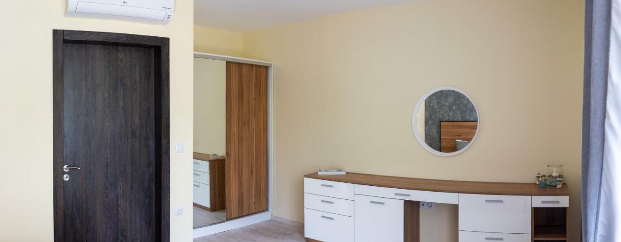 La Familia Apartments Warna Exterior foto