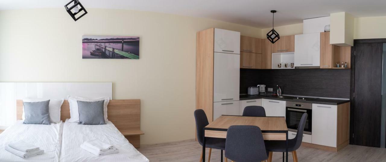 La Familia Apartments Warna Exterior foto