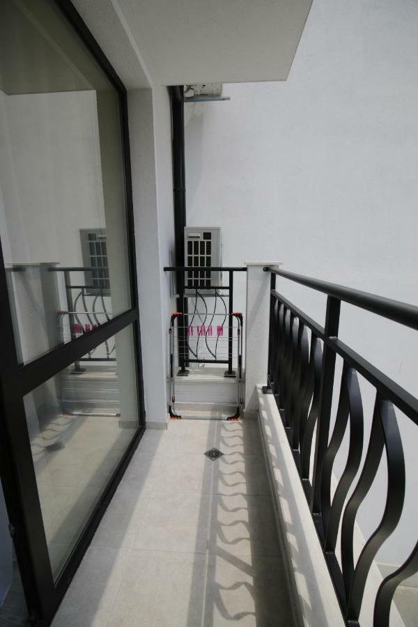 La Familia Apartments Warna Exterior foto
