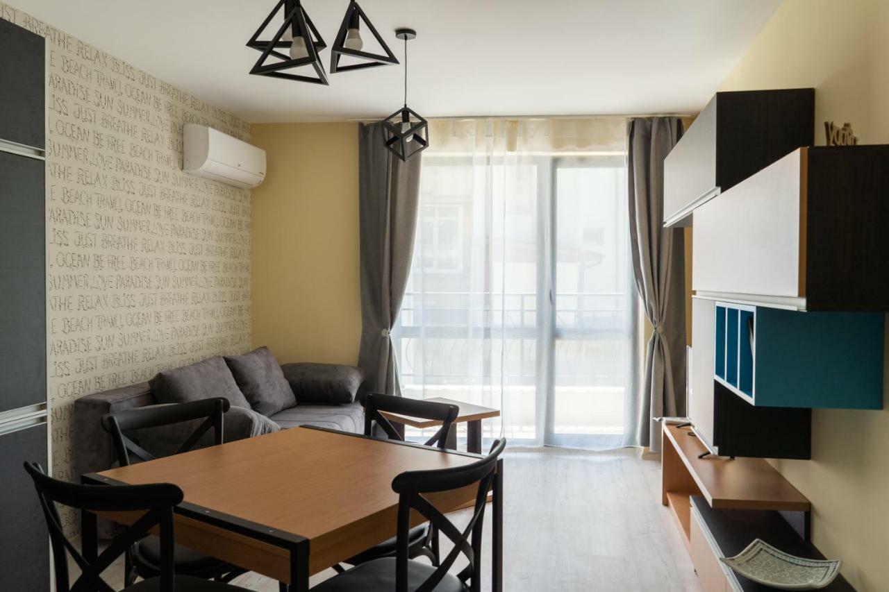 La Familia Apartments Warna Exterior foto