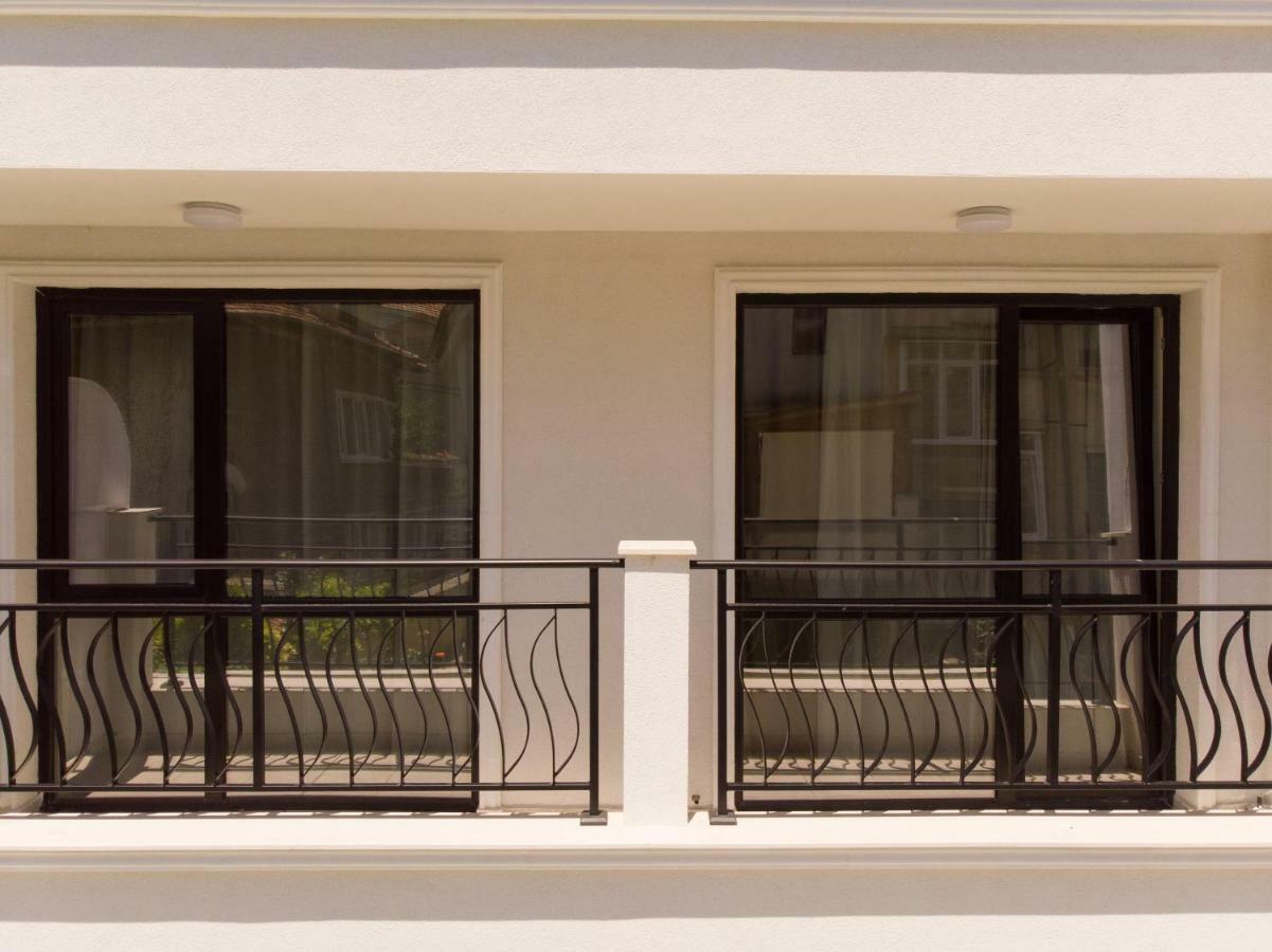 La Familia Apartments Warna Exterior foto