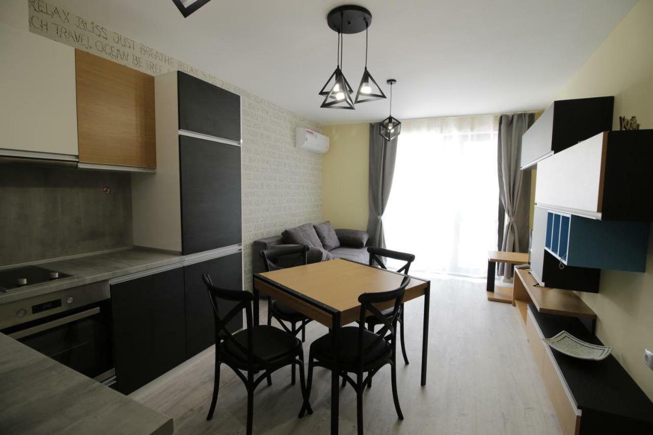 La Familia Apartments Warna Exterior foto
