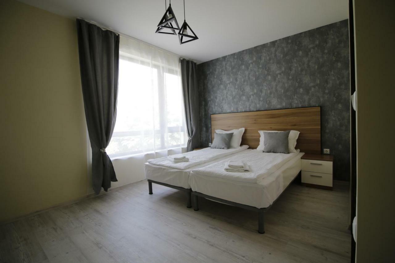 La Familia Apartments Warna Exterior foto