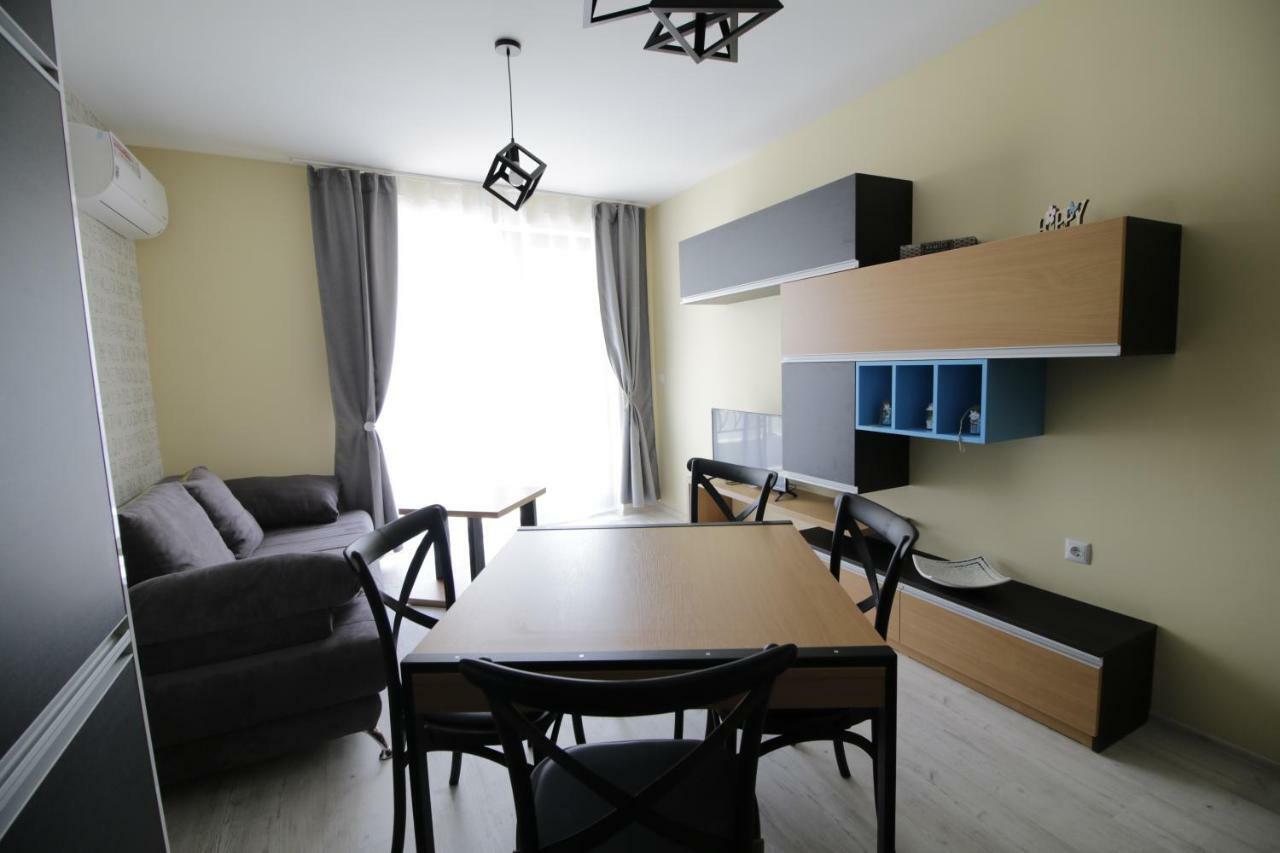 La Familia Apartments Warna Exterior foto