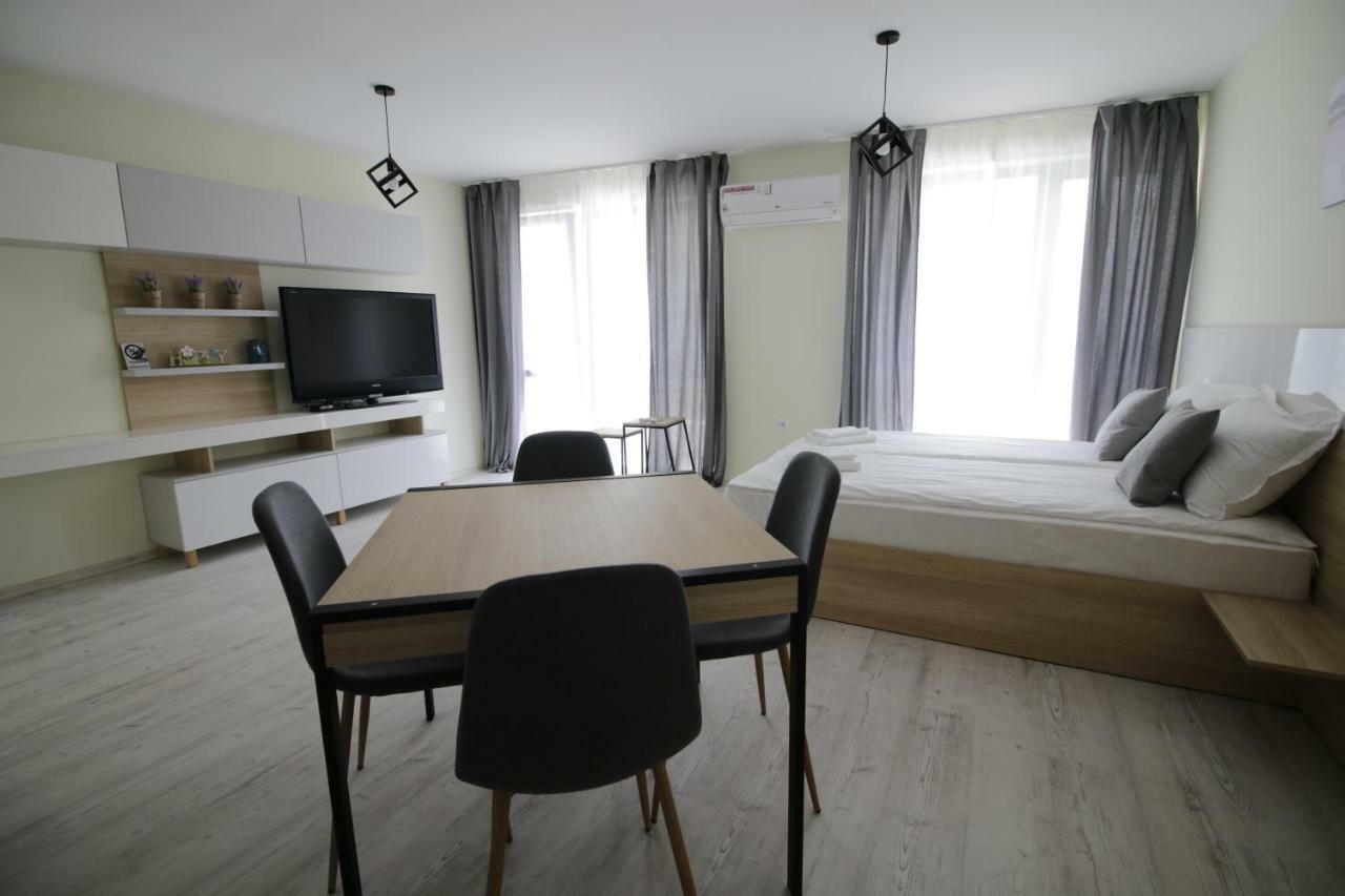 La Familia Apartments Warna Exterior foto
