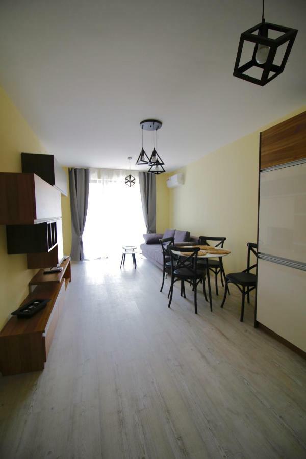 La Familia Apartments Warna Exterior foto