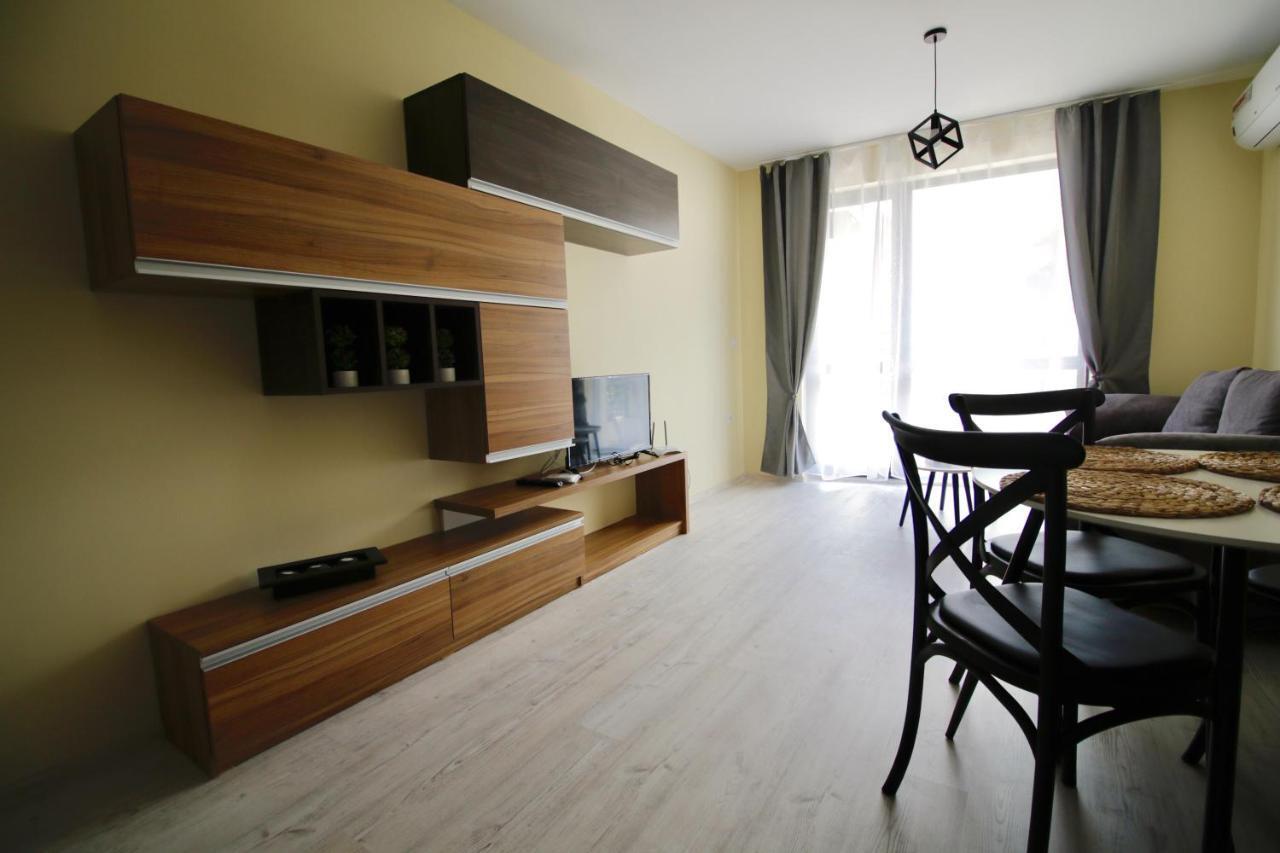 La Familia Apartments Warna Exterior foto